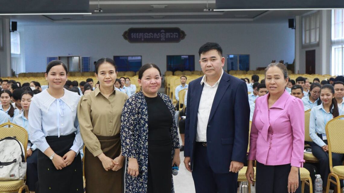 សកម្មភាពលោកគ្រូ អ្នកគ្រូ និងប្អូនៗគរុនិស្សិត ចូលរួមកម្មវិធី ”ការស្វែងយល់ពីសុខភាពផ្លូវចិត្ត និង គន្លឹះសាមញ្ញដើម្បីថែទាំខ្លួនឯង”​