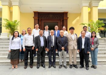 វិទ្យាស្ថានជាតិអប់រំ៖ ពិធីប្រគល់ឧបករណ៍ភ្លេង ក្រោមអធិបតីភាពរបស់ ឯកឧត្តម ពឹង គឹមឆេង អនុរដ្ឋលេខាធិការ នៃក្រសួងអប់រំ យុវជន និងកីឡា