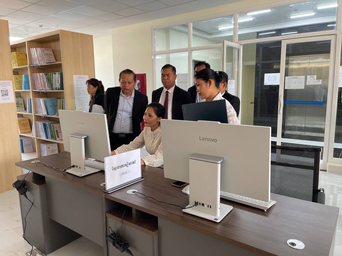 ឯកឧត្តមបណ្ឌិត សៀង សុវណ្ណា នាយកវិទ្យាស្ថានជាតិអប់រំ បានទទួលស្វាគមន៍គណៈប្រតិភូគណៈកម្មាធិការទទួលស្គាល់គុណភាពអប់រំកម្ពុជា ដែលដឹកនាំដោយឯកឧត្តមបណ្ឌិត រ័ត្ន ឆាង អគ្គលេខាធិការ នៃអគ្គលេខាធិការដ្ឋានគណៈកម្មាធិការទទួលស្គាល់គុណភាពអប់រំនៃកម្ពុជា