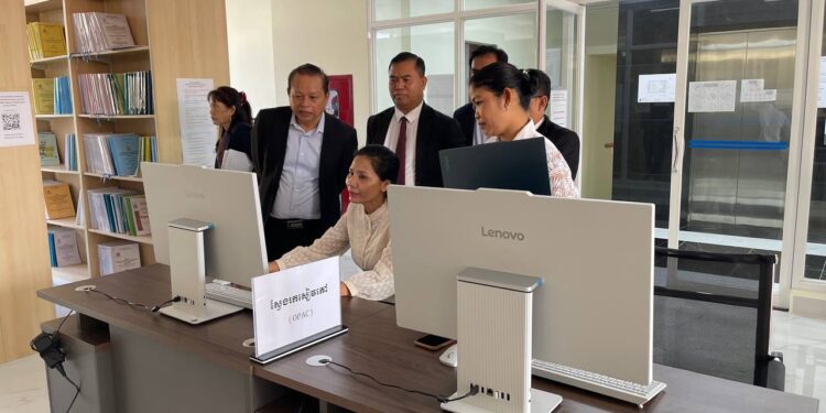 ឯកឧត្តមបណ្ឌិត សៀង សុវណ្ណា នាយកវិទ្យាស្ថានជាតិអប់រំ បានទទួលស្វាគមន៍គណៈប្រតិភូគណៈកម្មាធិការទទួលស្គាល់គុណភាពអប់រំកម្ពុជា ដែលដឹកនាំដោយឯកឧត្តមបណ្ឌិត រ័ត្ន ឆាង អគ្គលេខាធិការ នៃអគ្គលេខាធិការដ្ឋានគណៈកម្មាធិការទទួលស្គាល់គុណភាពអប់រំនៃកម្ពុជា