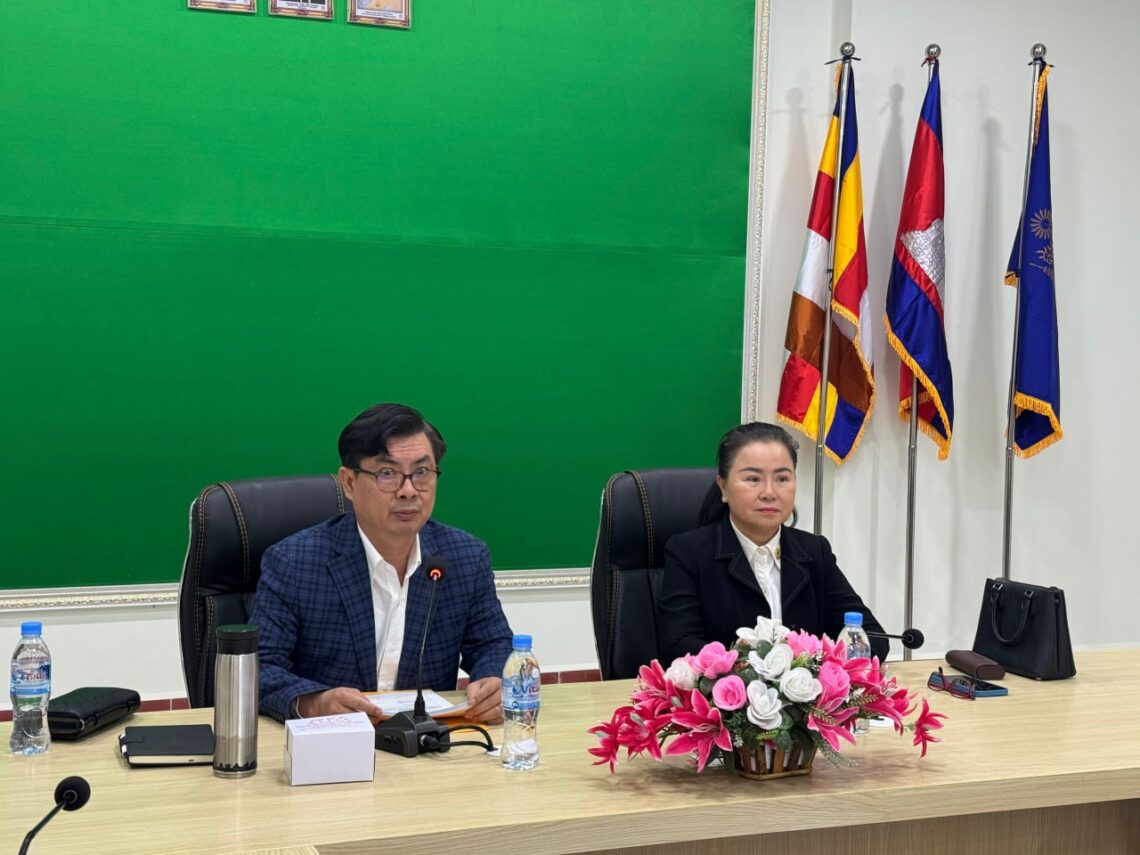 លោកស្រី ប៊ុន សុផានី នាយិការងវិទ្យាស្ថានជាតិអប់រំ បានរៀបចំទទួលគណៈកម្មកាវាយតម្លៃគ្រូឧទ្ទេសល្អ ដែលដឹកនាំដោយ លោក ង៉ោ ប៉េងឡុង អគ្គនាយករងនៃអគ្គនាយកដ្ឋានបណ្ដុះបណ្ដាល និងវិក្រឹតការ