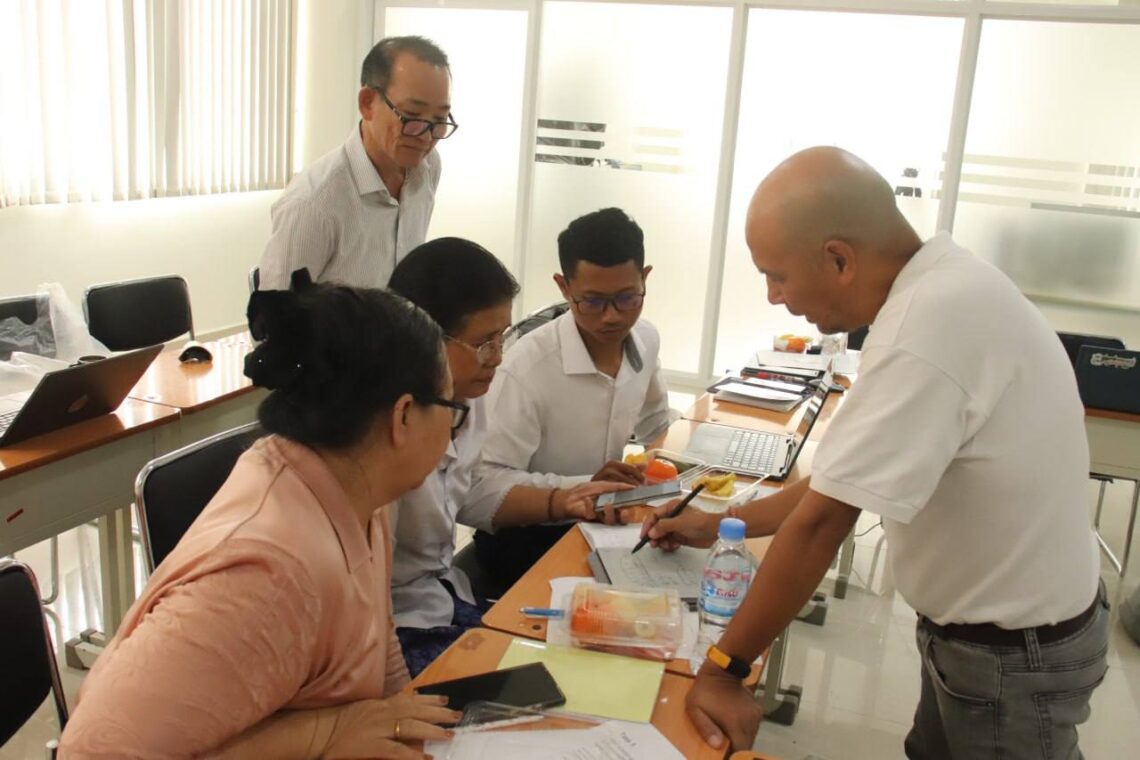 មហាវិទ្យាល័យគរុកោសល្យនៃវិទ្យាស្ថានជាតិអប់រំបានធ្វើបទបង្ហាញចែករំលែកចំណេះដឹង និងបទពិសោធន៍អំពីការបង្រៀនមេរៀនគណិតវិទ្យាពីសំណាក់សាស្ត្រចារ្យ Pan Ravin មកពីសាកលវិទ្យាល័យ California State University, Sacramento, USA