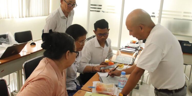 មហាវិទ្យាល័យគរុកោសល្យនៃវិទ្យាស្ថានជាតិអប់រំបានធ្វើបទបង្ហាញចែករំលែកចំណេះដឹង និងបទពិសោធន៍អំពីការបង្រៀនមេរៀនគណិតវិទ្យាពីសំណាក់សាស្ត្រចារ្យ Pan Ravin មកពីសាកលវិទ្យាល័យ California State University, Sacramento, USA