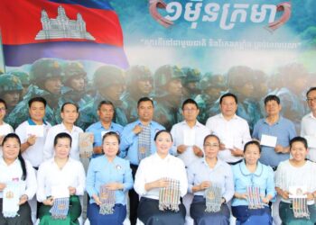 ឯកឧត្តមបណ្ឌិត សៀង សុវណ្ណា នាយកវិទ្យាស្ថានជាតិអប់រំ និងសហការី បាននាំយកក្រម៉ាចំនួន៥០០ និងបណ្ណជូនពរចំនួន៥០០ ទៅចូលរួមយុទ្ធនាការ «១ម៉ឺនក្រមា និងបណ្ណជូនពរ ដើម្បីវីរកងកម្លាំងជួរមុខ» ដែលរៀបចំឡើងដោយសហភាពសហព័ន្ធយុវជនកម្ពុជា (ស.ស.យ.ក)