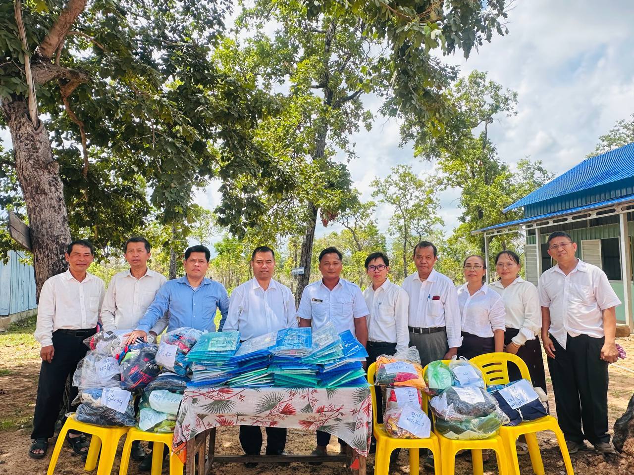 ឯកឧត្តមបណ្ឌិត សៀង សុវណ្ណា នាយកវិទ្យាស្ថានជាតិអប់រំ​ បានដឹកនាំនាយករង មន្ត្រីគ្រប់គ្រង បុគ្គលិកការិយាល័យ ដេប៉ាតឺម៉ង់ គ្រូឧទ្ទេសនៃវិទ្យាស្ថានជាតិអប់រំ និងលោកស្រីនាយិកា​ លោកគ្រូ អ្នកគ្រូ នៃសាលាបឋមសិក្សាអនុវត្ត​ ចុះបំប៉នសមត្ថភាពស្ដីពី​ “វិធីសាស្ត្រ​បង្រៀន និងការប្រើប្រាស់បច្ចេកវិទ្យាព័ត៍មានដល់កន្លែង