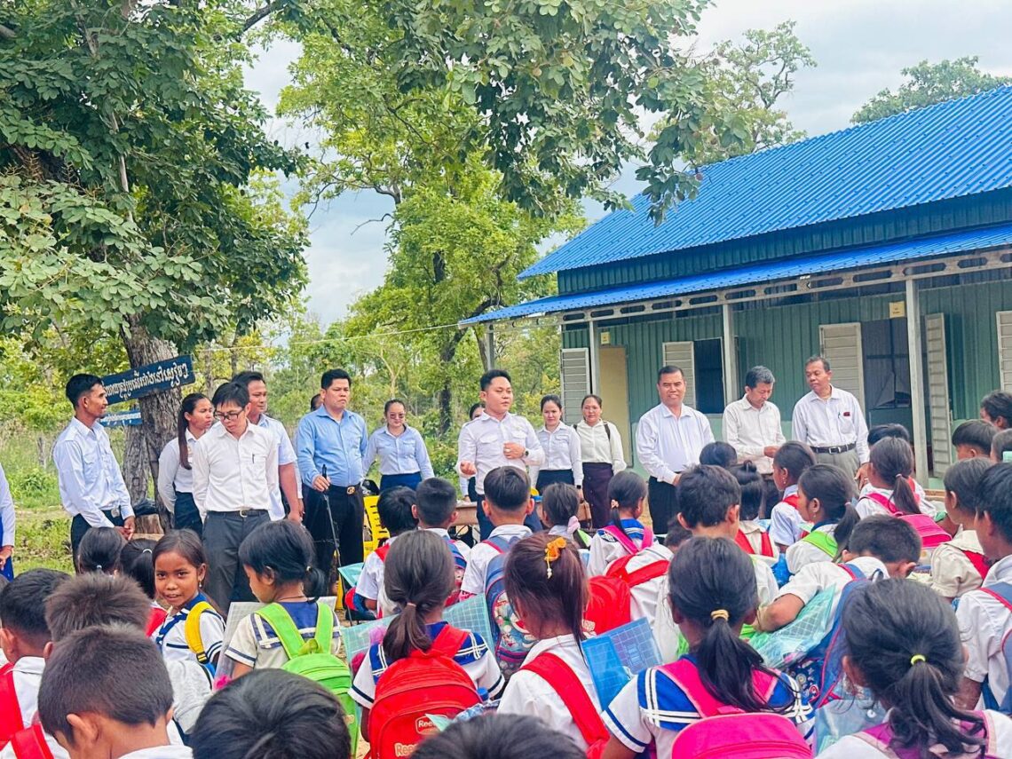 ឯកឧត្តមបណ្ឌិត សៀង សុវណ្ណា នាយកវិទ្យាស្ថានជាតិអប់រំ​ បានដឹកនាំនាយករង មន្ត្រីគ្រប់គ្រង បុគ្គលិកការិយាល័យ ដេប៉ាតឺម៉ង់ គ្រូឧទ្ទេសនៃវិទ្យាស្ថានជាតិអប់រំ និងលោកស្រីនាយិកា​ លោកគ្រូ អ្នកគ្រូ នៃសាលាបឋមសិក្សាអនុវត្ត​ ចុះបំប៉នសមត្ថភាពស្ដីពី​ “វិធីសាស្ត្រ​បង្រៀន និងការប្រើប្រាស់បច្ចេកវិទ្យាព័ត៍មានដល់កន្លែង