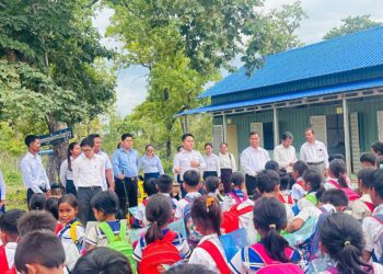 ឯកឧត្តមបណ្ឌិត សៀង សុវណ្ណា នាយកវិទ្យាស្ថានជាតិអប់រំ​ បានដឹកនាំនាយករង មន្ត្រីគ្រប់គ្រង បុគ្គលិកការិយាល័យ ដេប៉ាតឺម៉ង់ គ្រូឧទ្ទេសនៃវិទ្យាស្ថានជាតិអប់រំ និងលោកស្រីនាយិកា​ លោកគ្រូ អ្នកគ្រូ នៃសាលាបឋមសិក្សាអនុវត្ត​ ចុះបំប៉នសមត្ថភាពស្ដីពី​ “វិធីសាស្ត្រ​បង្រៀន និងការប្រើប្រាស់បច្ចេកវិទ្យាព័ត៍មានដល់កន្លែង