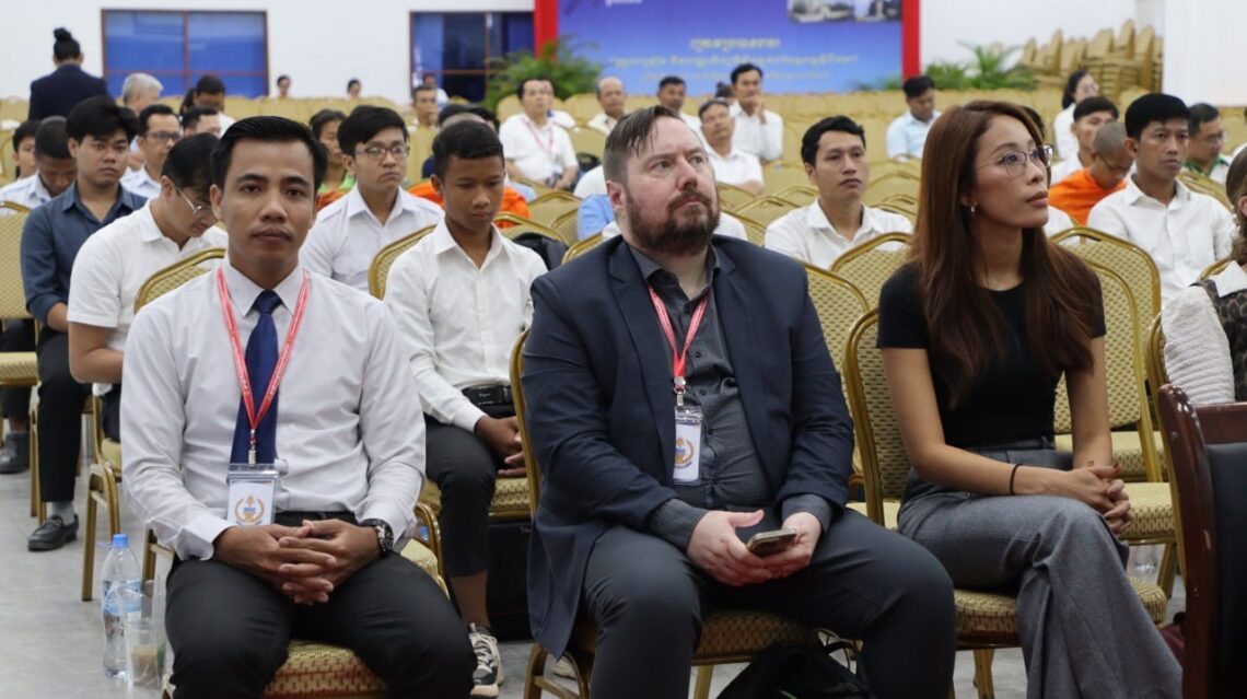 សន្និសីទស្រាវជ្រាវថ្នាក់ជាតិលើកទី១ ឆ្នាំ២០២៦ ក្រោមប្រធានបទ៖ «គ្រូបង្រៀន និងបញ្ញាសិប្បនិម្មិតក្នុងបរិវត្តកម្មឌីជីថល» នាថ្ងៃទី២នេះ បានប្រព្រឹត្តទៅដែលផ្តោតលើប្រធានបទរួមមាន